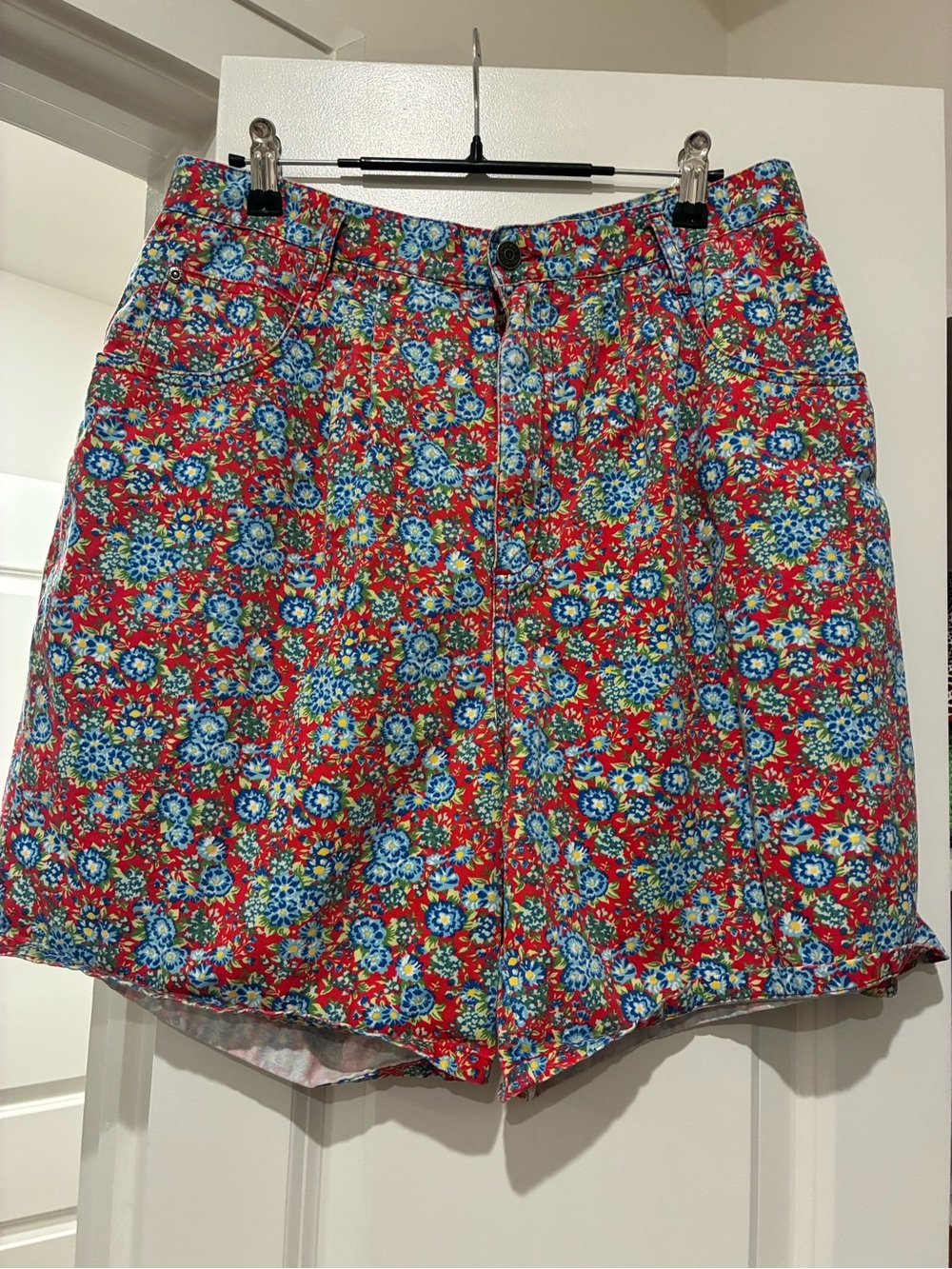 Vintage 1990s Cherokee Red Floral Print Women’s Gardencore Shorts